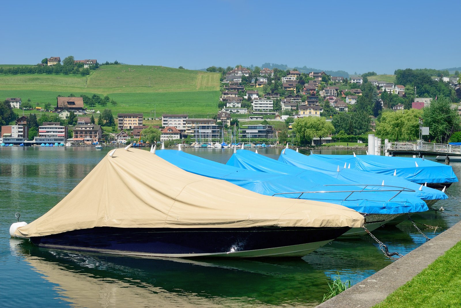 kuessnacht-at-lake-lucerne-in-schwyz-canton-switze-2026-01-09-13-53-37-utc